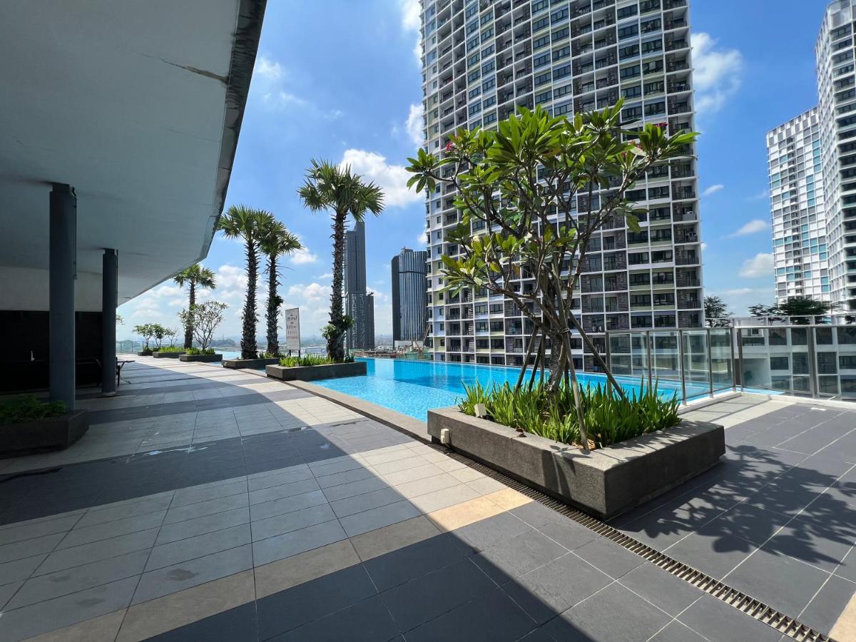 D'Gunduls Homestay Family Suite 2R 2B By Dgh I-City Шах-Алам Экстерьер фото